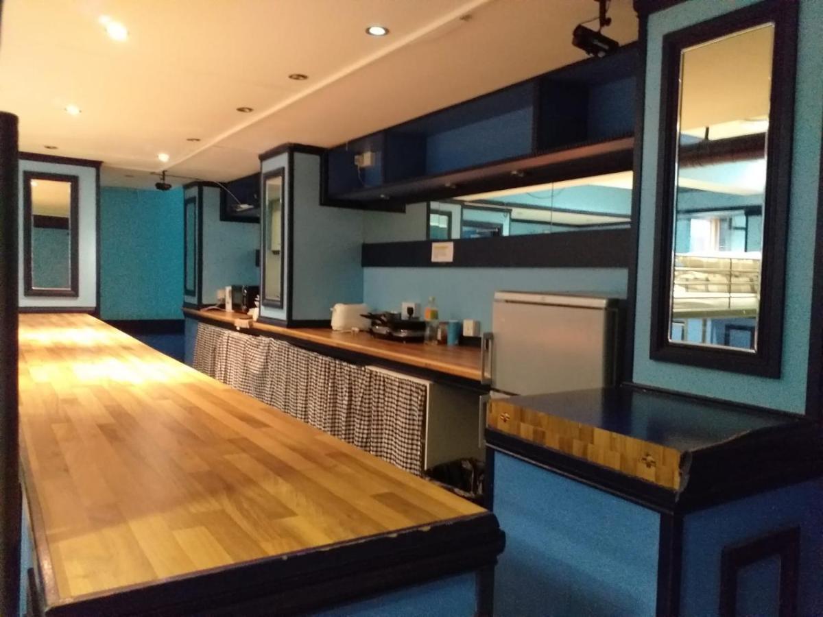 The Queens Hostel ลอนดอน ภายนอก รูปภาพ